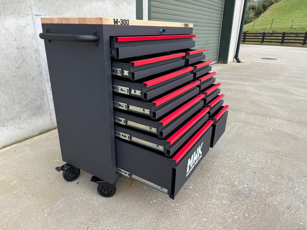 New MWK 13 Drawer Tool Cabinet on Caster Wheels