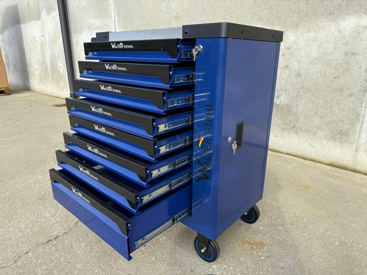 New Walter Stahl 8 Drawer Tool Cabinet on Caster Wheels