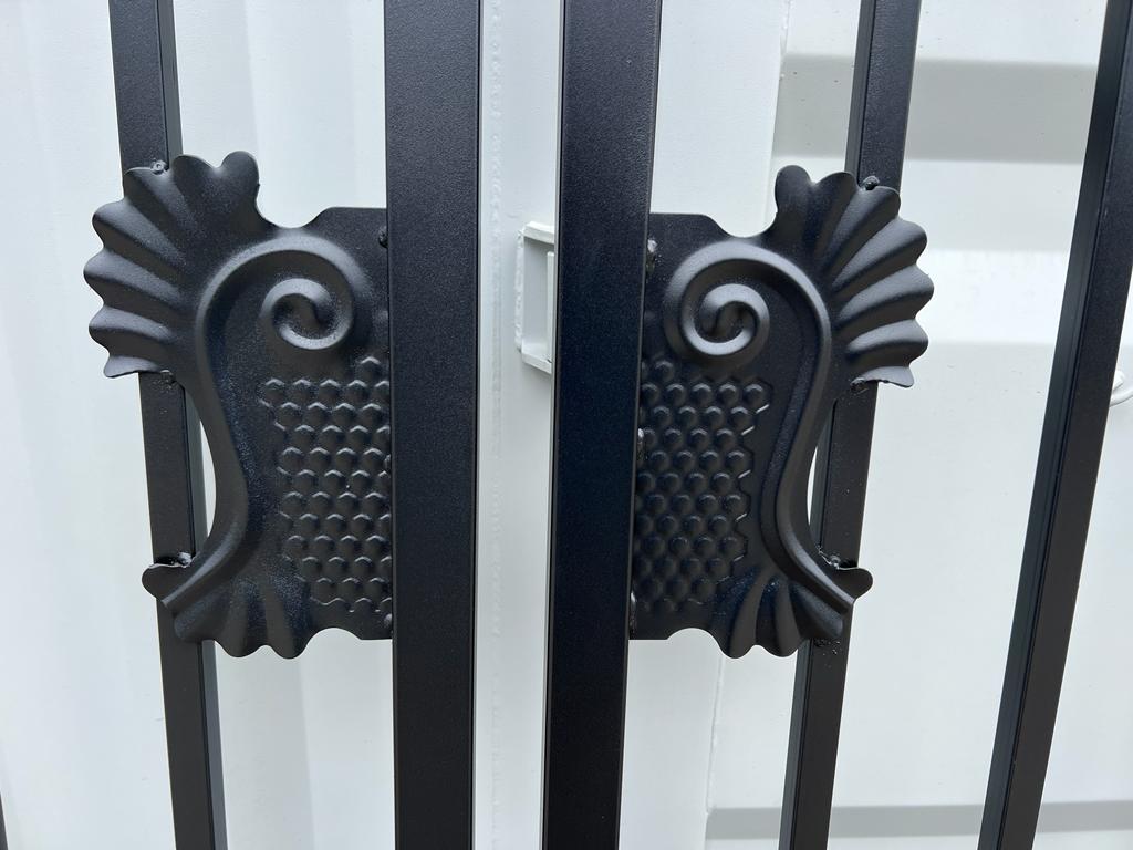 New 14ft Bi-Parting Gates (Tree Design)
