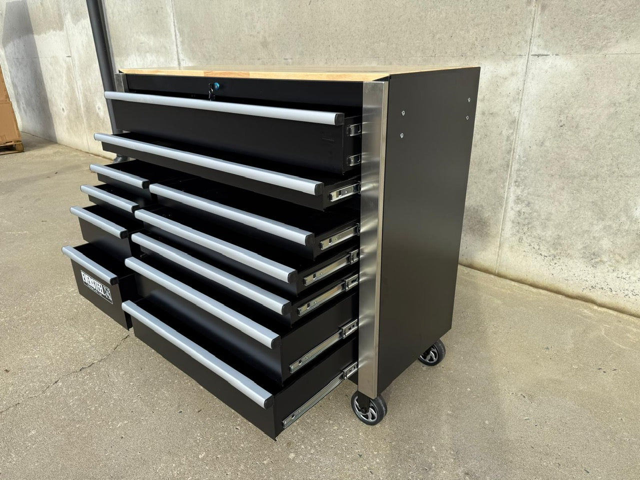 New Eversteel 11 Drawer Tool Cabinet on Castor Wheels
