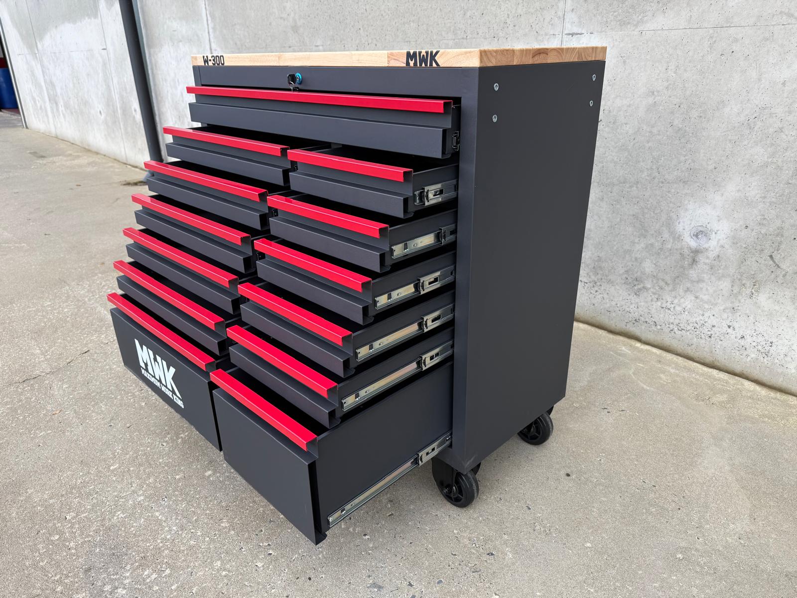New MWK 13 Drawer Tool Cabinet on Caster Wheels