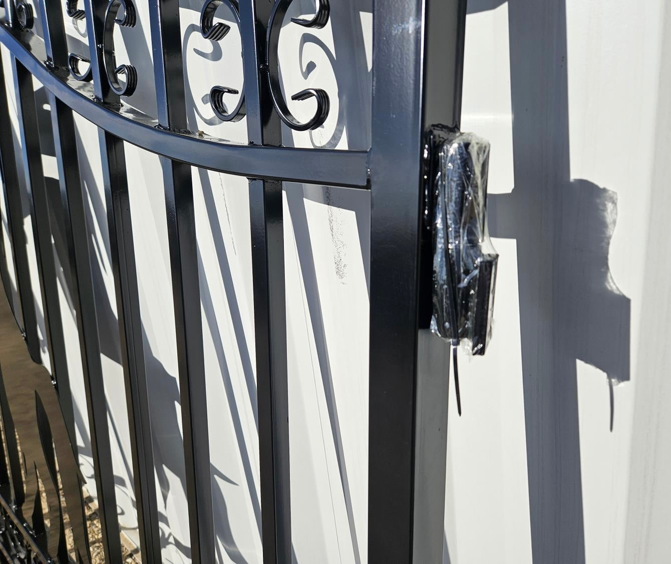 New 14ft Bi-Parting Gates (Horse Design)