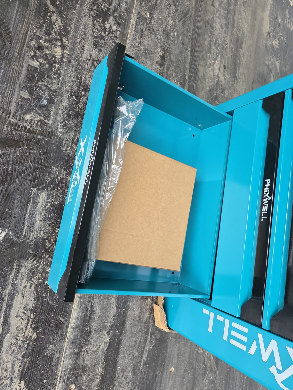 New Phixwell Workbench, 7 Drawers & 1 Cabinet complete with 6 Trays of Tools (TEAL)