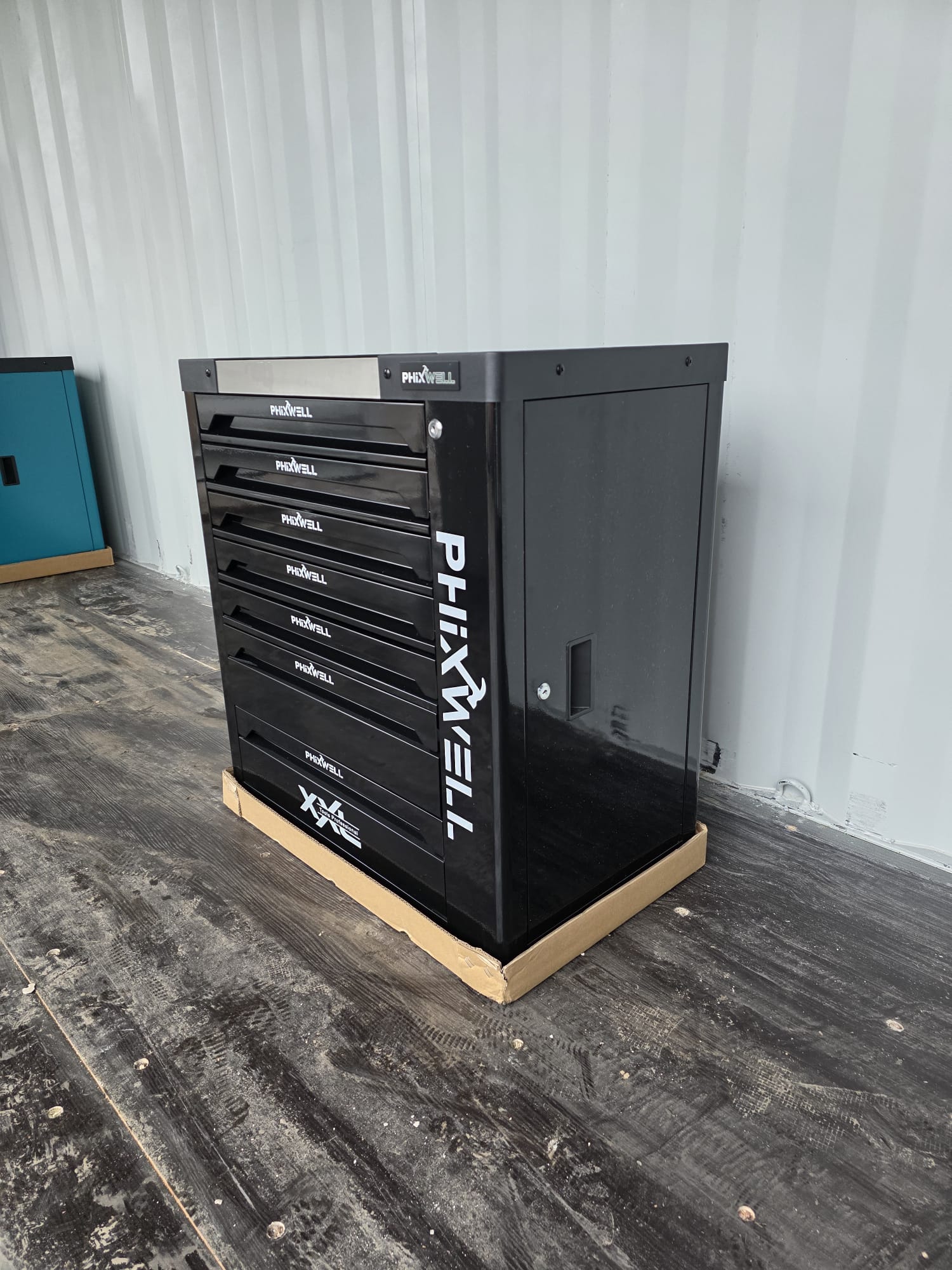 New Phixwell Workbench, 7 Drawers & 1 Cabinet complete with 6 Trays of Tools (BLACK)