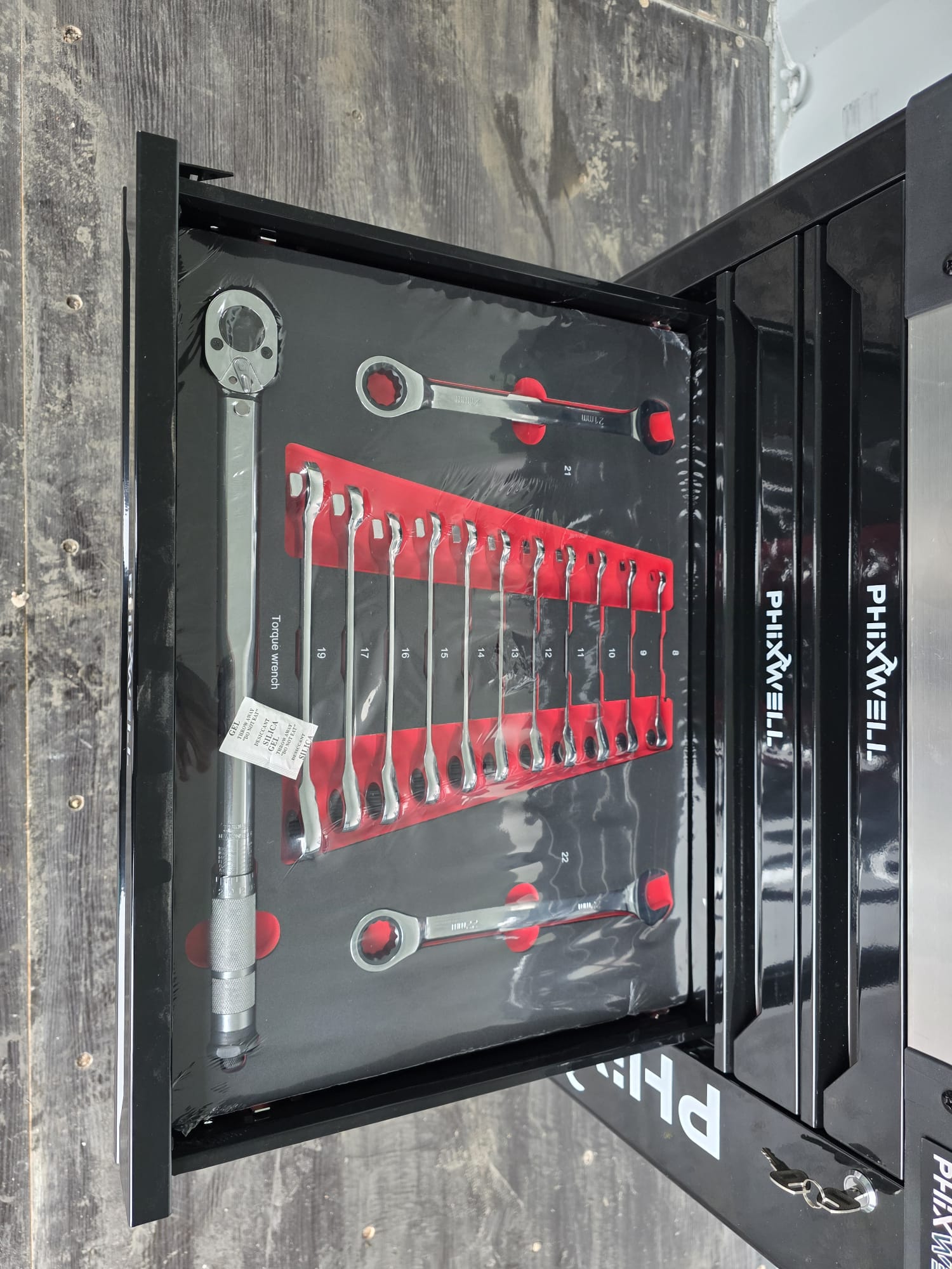 New Phixwell Workbench, 7 Drawers & 1 Cabinet complete with 6 Trays of Tools (BLACK)