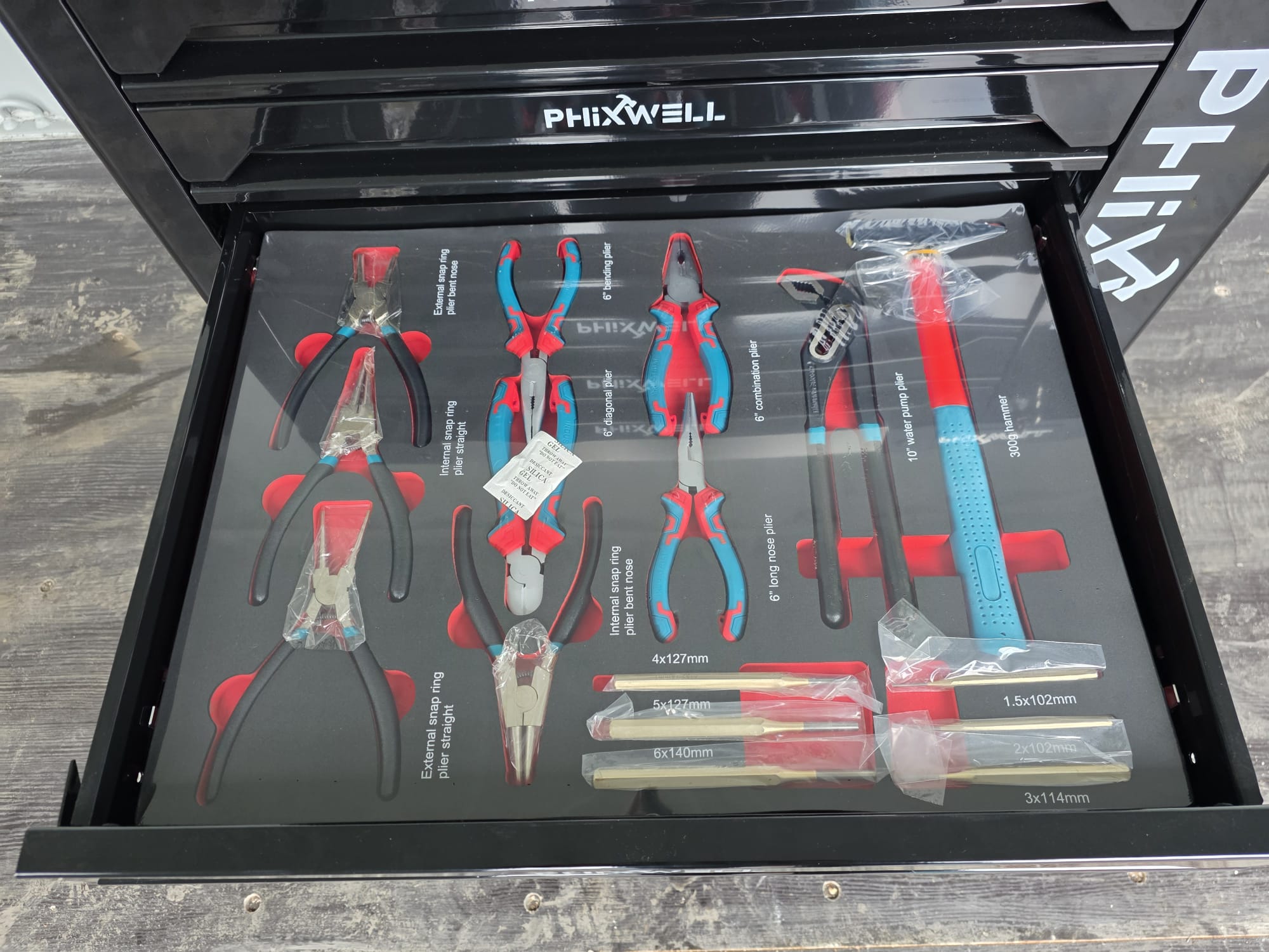 New Phixwell Workbench, 7 Drawers & 1 Cabinet complete with 6 Trays of Tools (BLACK)