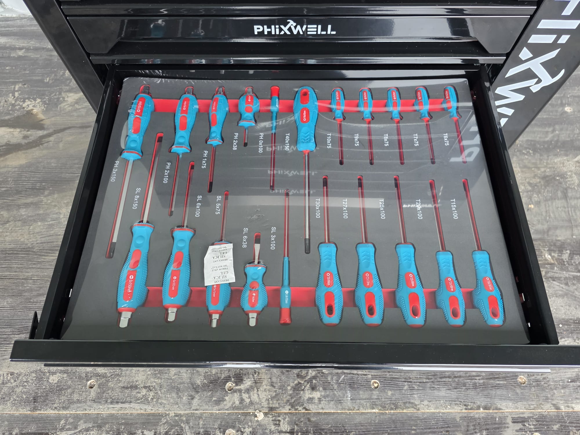 New Phixwell Workbench, 7 Drawers & 1 Cabinet complete with 6 Trays of Tools (BLACK)