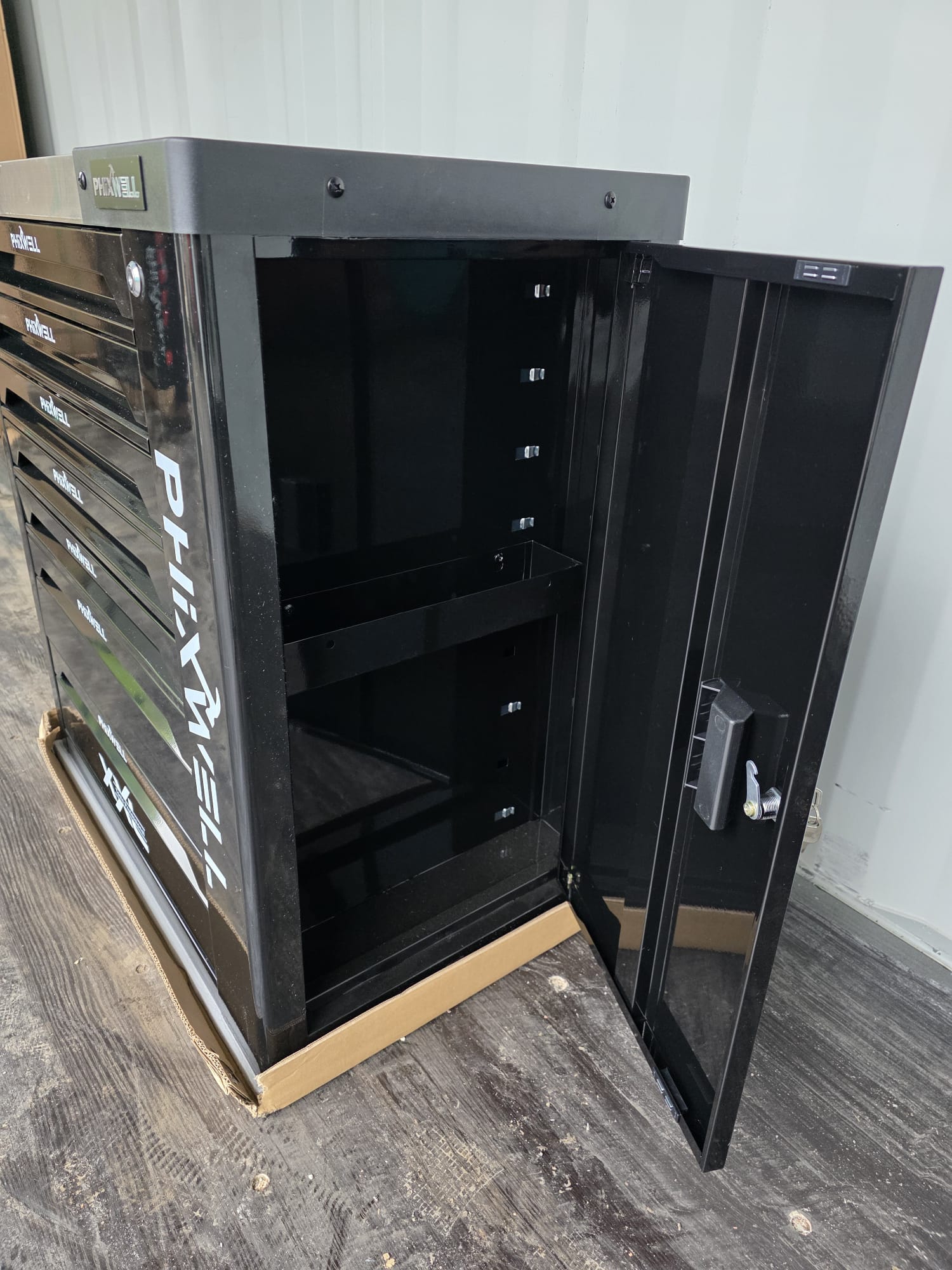 New Phixwell Workbench, 7 Drawers & 1 Cabinet complete with 6 Trays of Tools (BLACK)