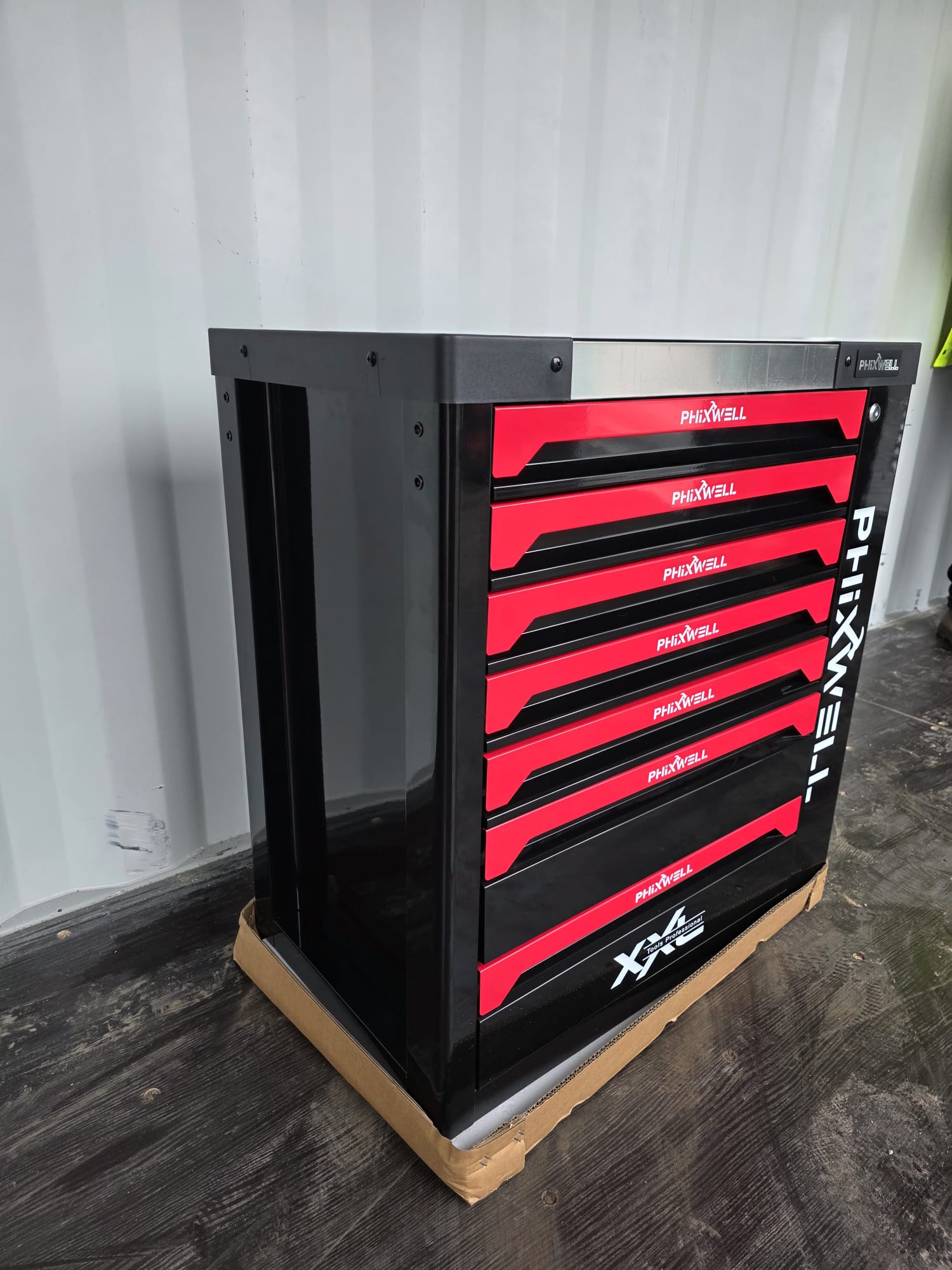 New Phixwell Workbench, 7 Drawers & 1 Cabinet complete with 6 Trays of Tools (RED & BLACK)