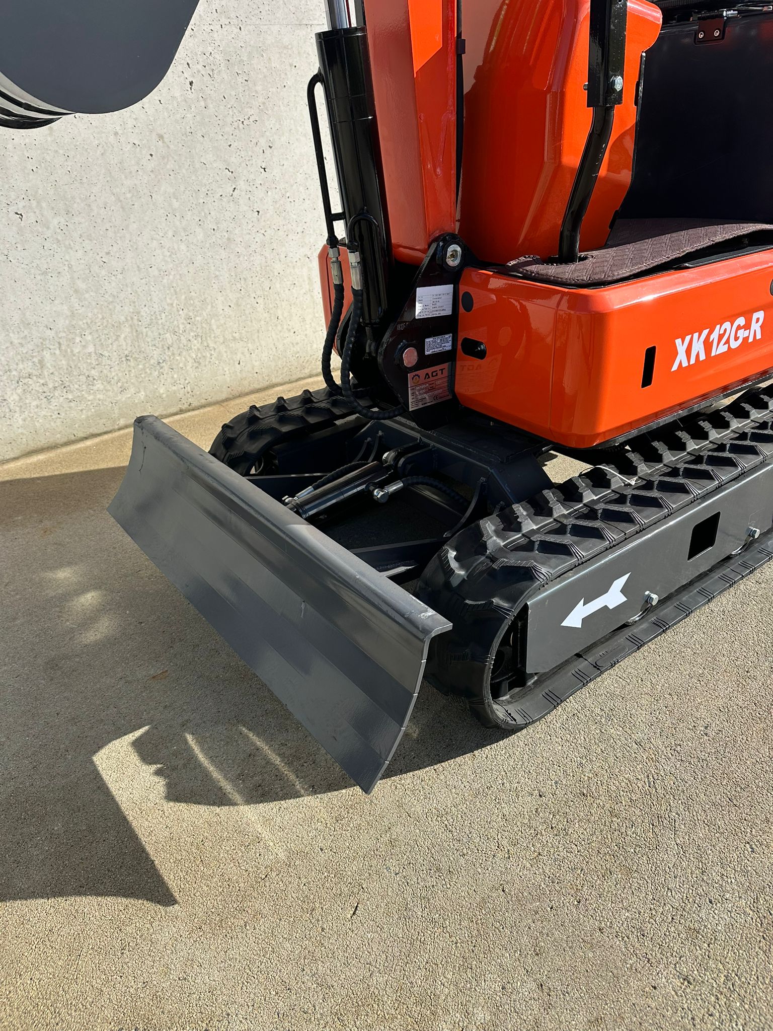 New AGT XK12G-R 1 Ton Mini Excavator, Rubber Tracks, Blade, Canopy, Petrol Engine (Copy)