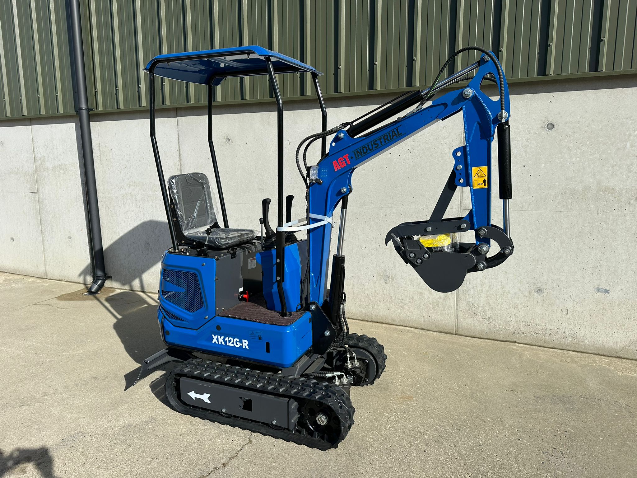 New AGT KX12R 1 Ton Mini Excavator, Rubber Tracks, Blade, Canopy, Petrol Engine