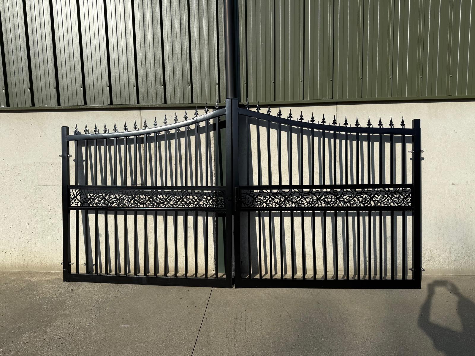 New 14ft Bi-Parting Gates (Leaf Design)