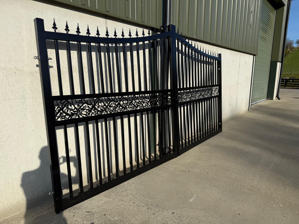 New 14ft Bi-Parting Gates (Leaf Design)