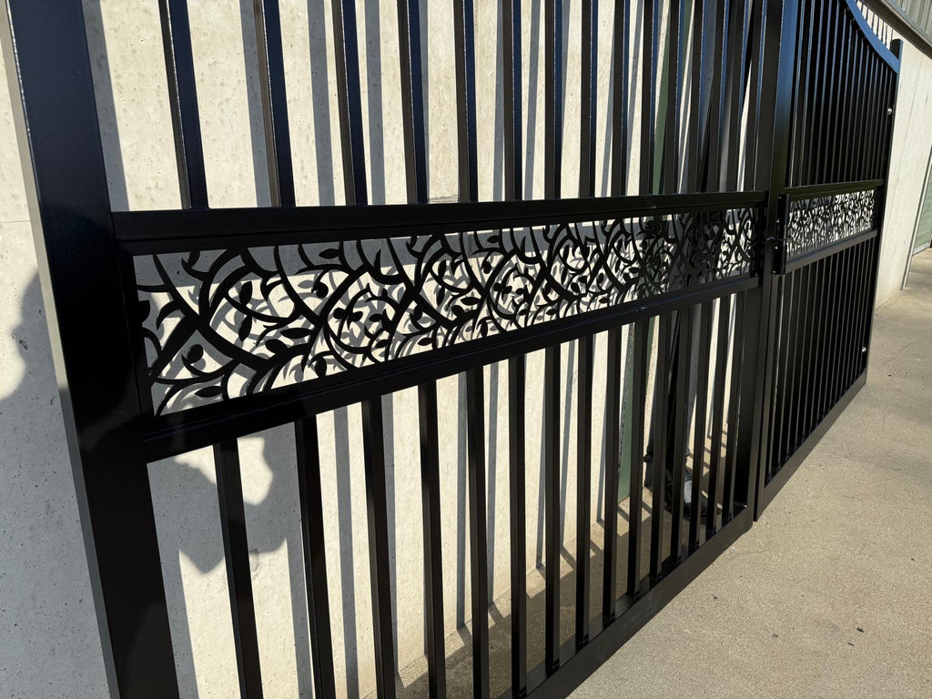 New 14ft Bi-Parting Gates (Leaf Design)