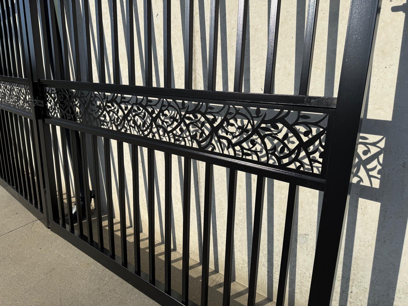 New 14ft Bi-Parting Gates (Leaf Design)