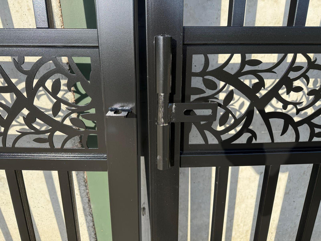 New 14ft Bi-Parting Gates (Leaf Design)
