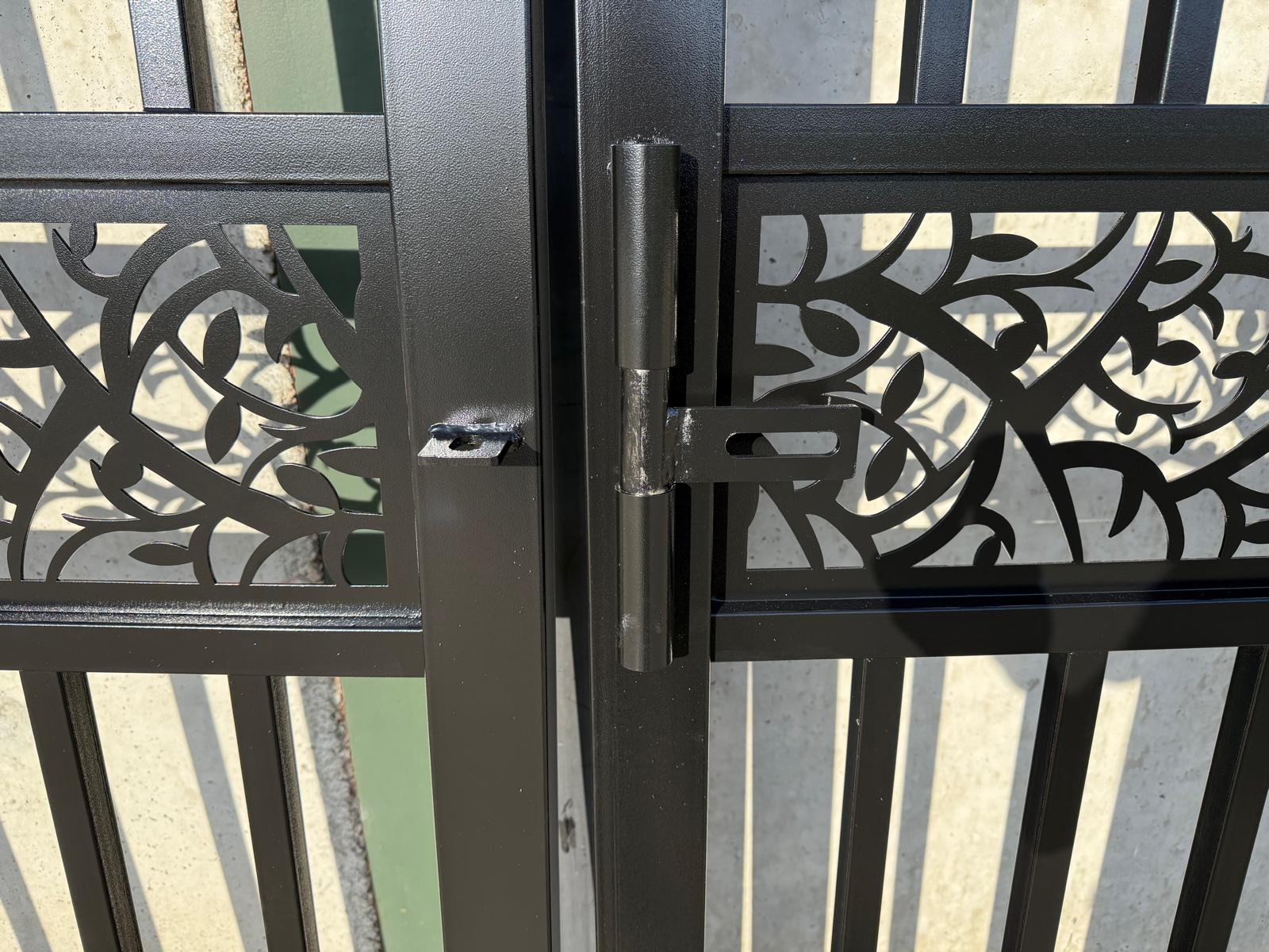 New 14ft Bi-Parting Gates (Leaf Design)