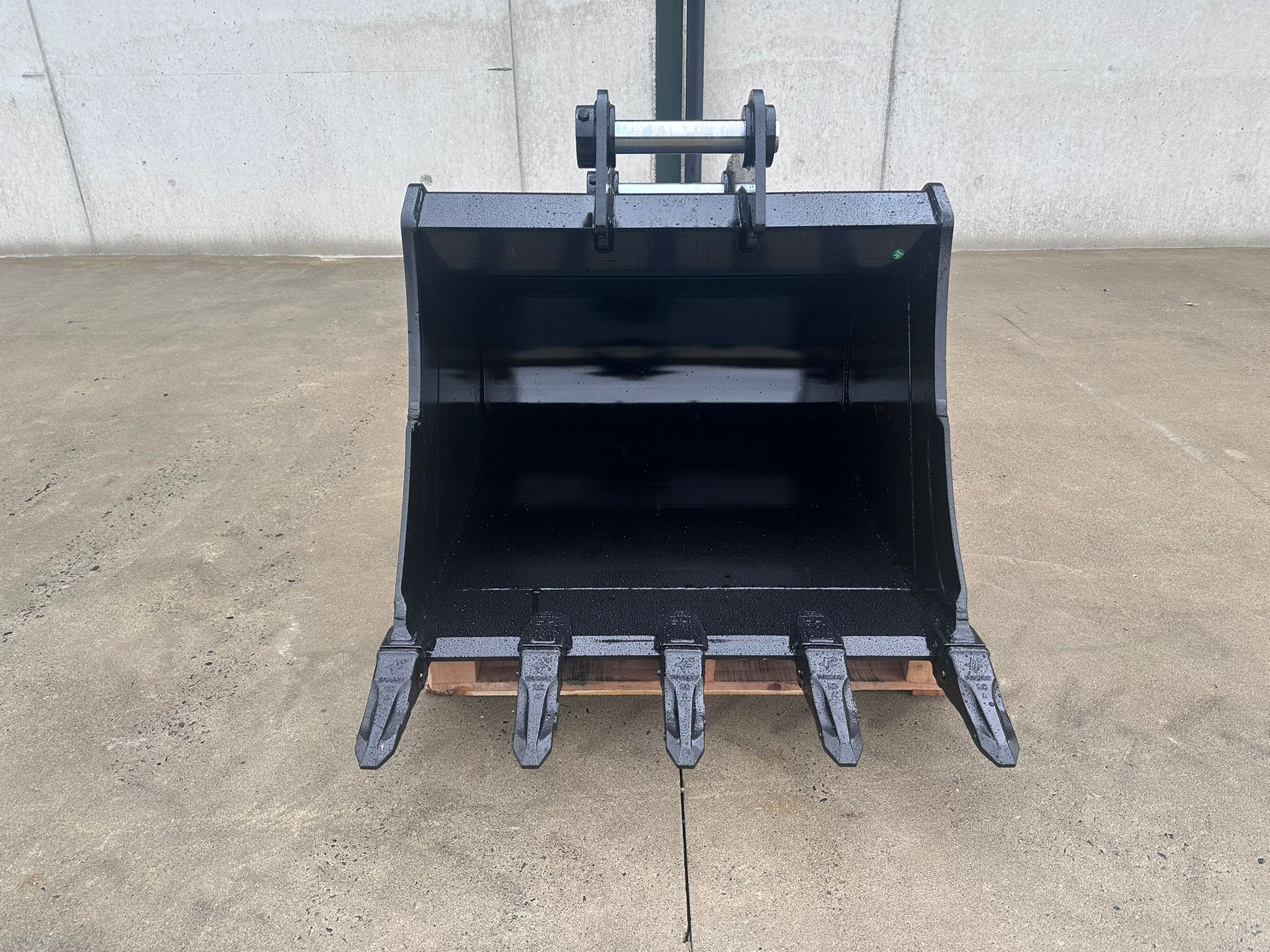 New DCE 48" Digging Bucket to suit 13 Ton Excavator