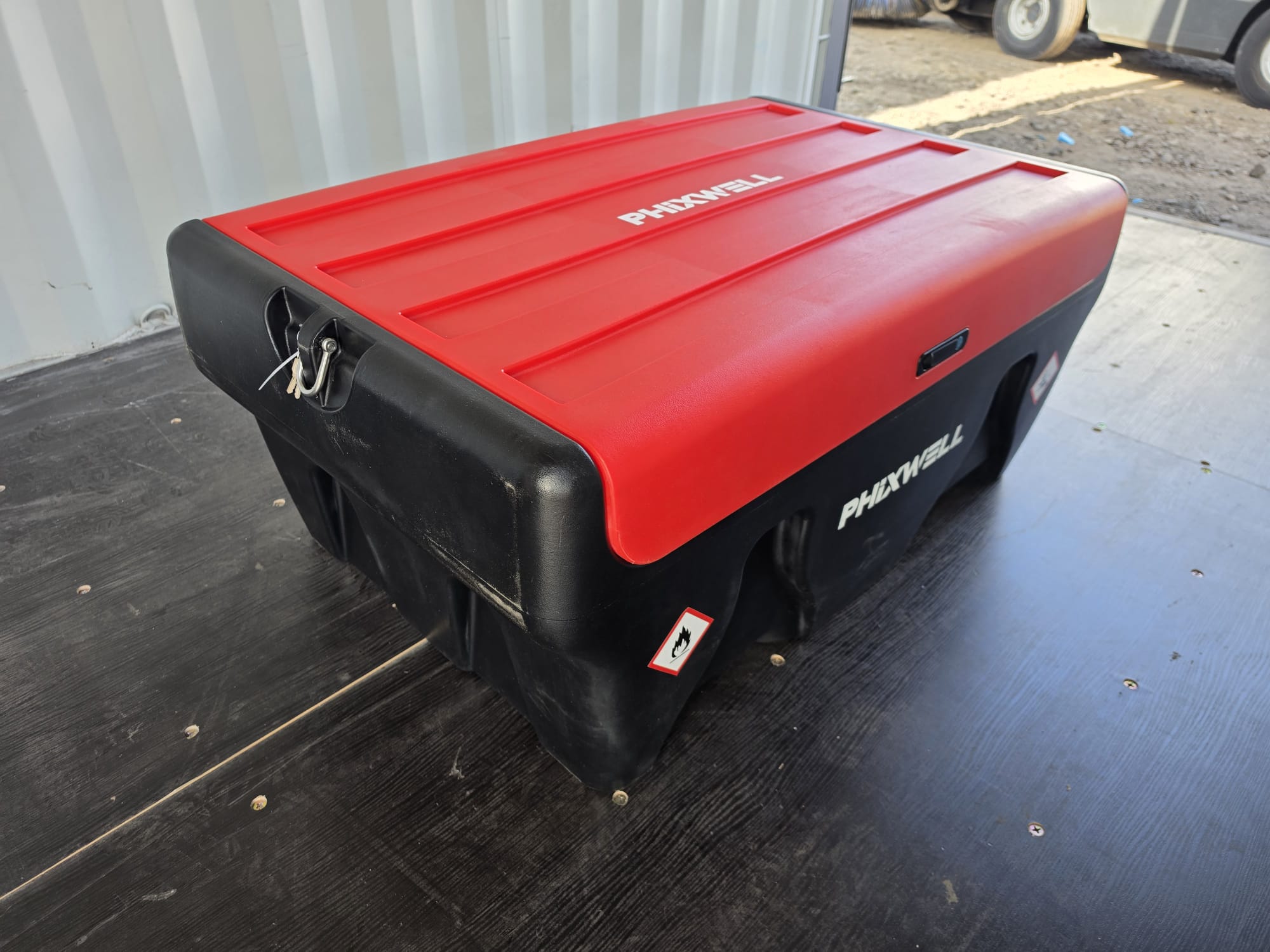 Unused Phixwell 240L Fuel Bowser With 12V Electric Pump, Delivery Hose & Gun, Fuel Gauge & Lockable Cap (Copy)