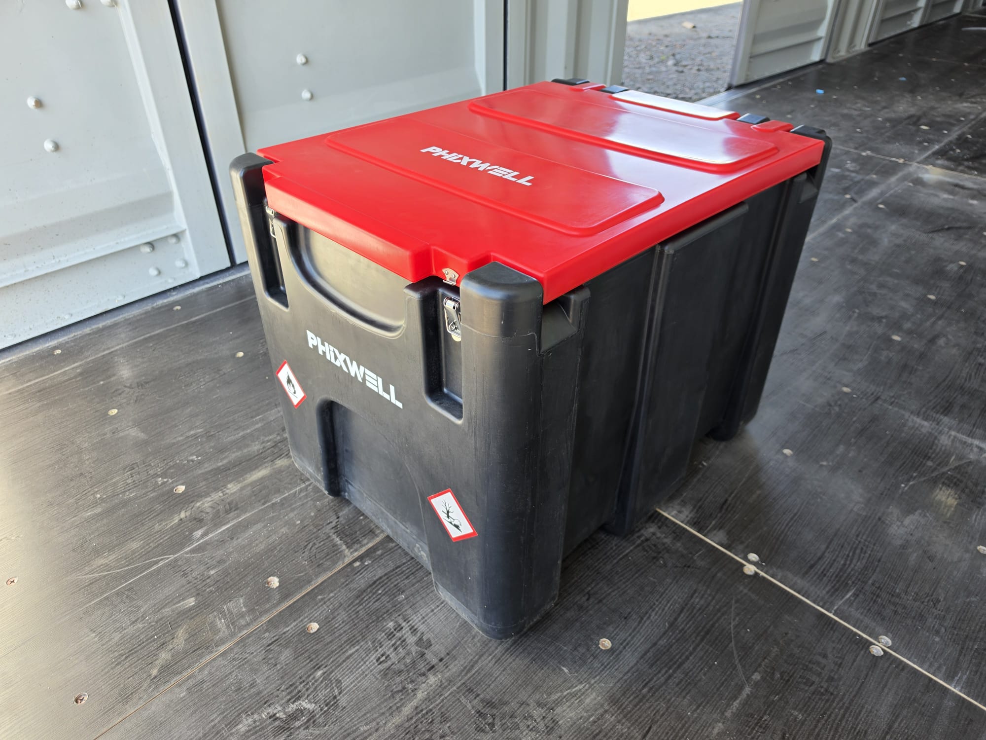 Unused Phixwell 200L Fuel Bowser With 12V Electric Pump, Delivery Hose & Gun, Fuel Gauge & Lockable Cap
