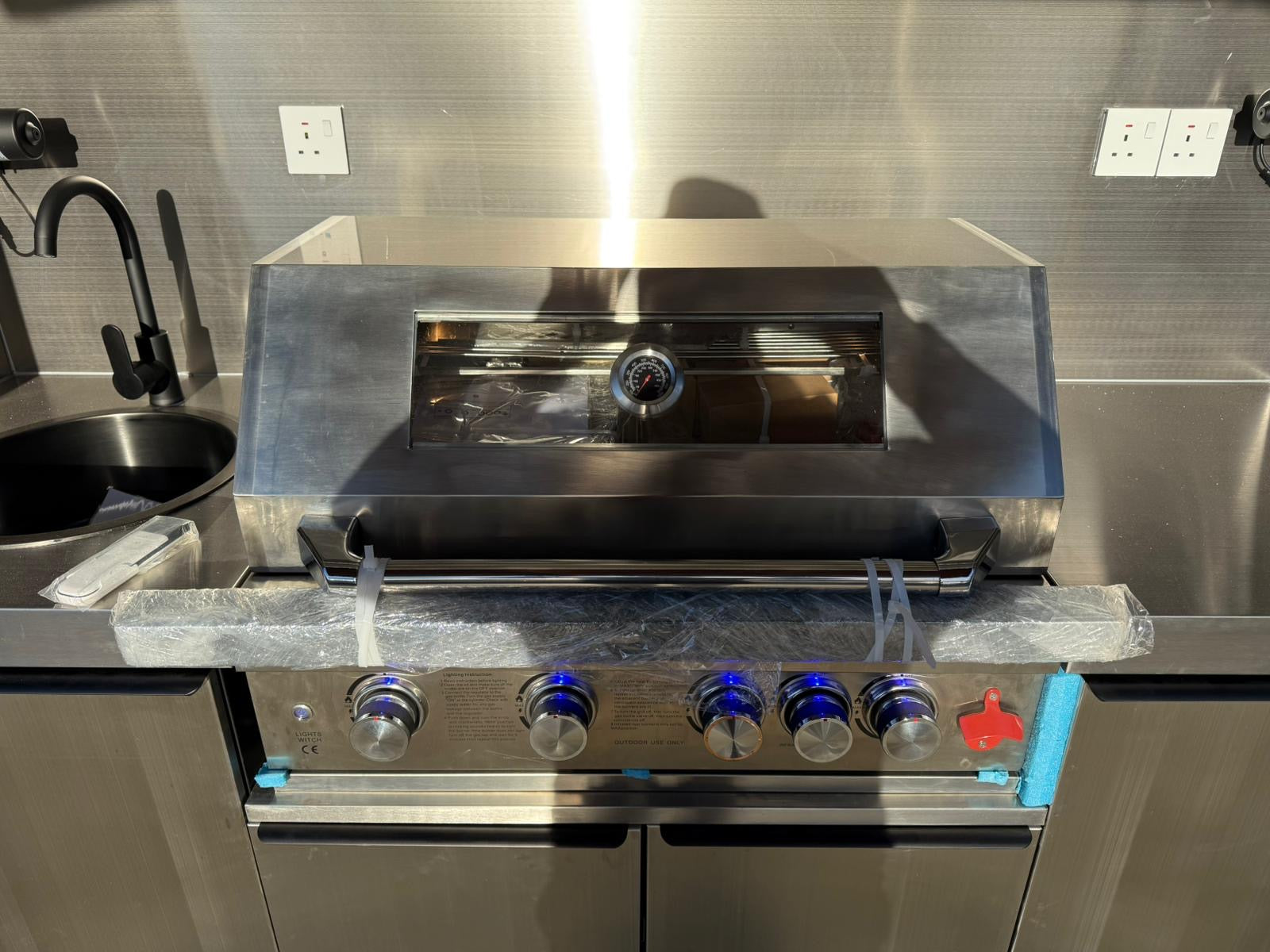 New Outdoor All Year Round Gas Barbecue Unit