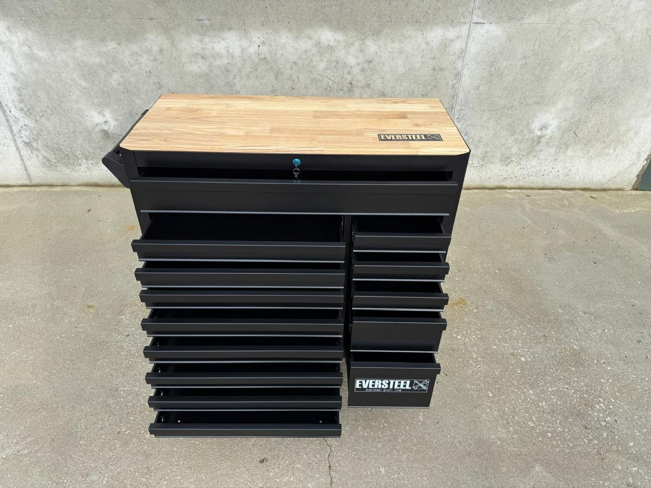 New Eversteel 14 Drawer Tool Cabinet on Castor Wheels
